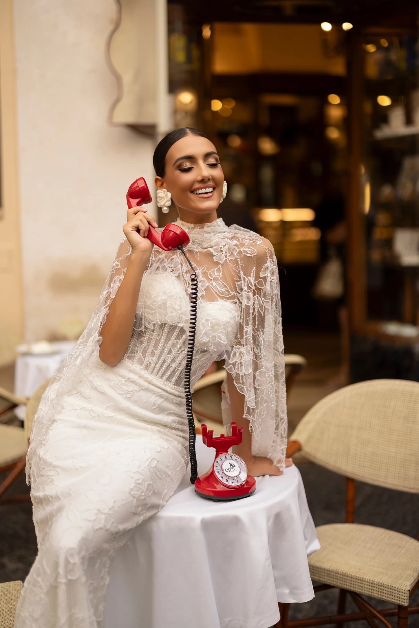 Robe de mariée brodée créée sur mesure par Umel Couture