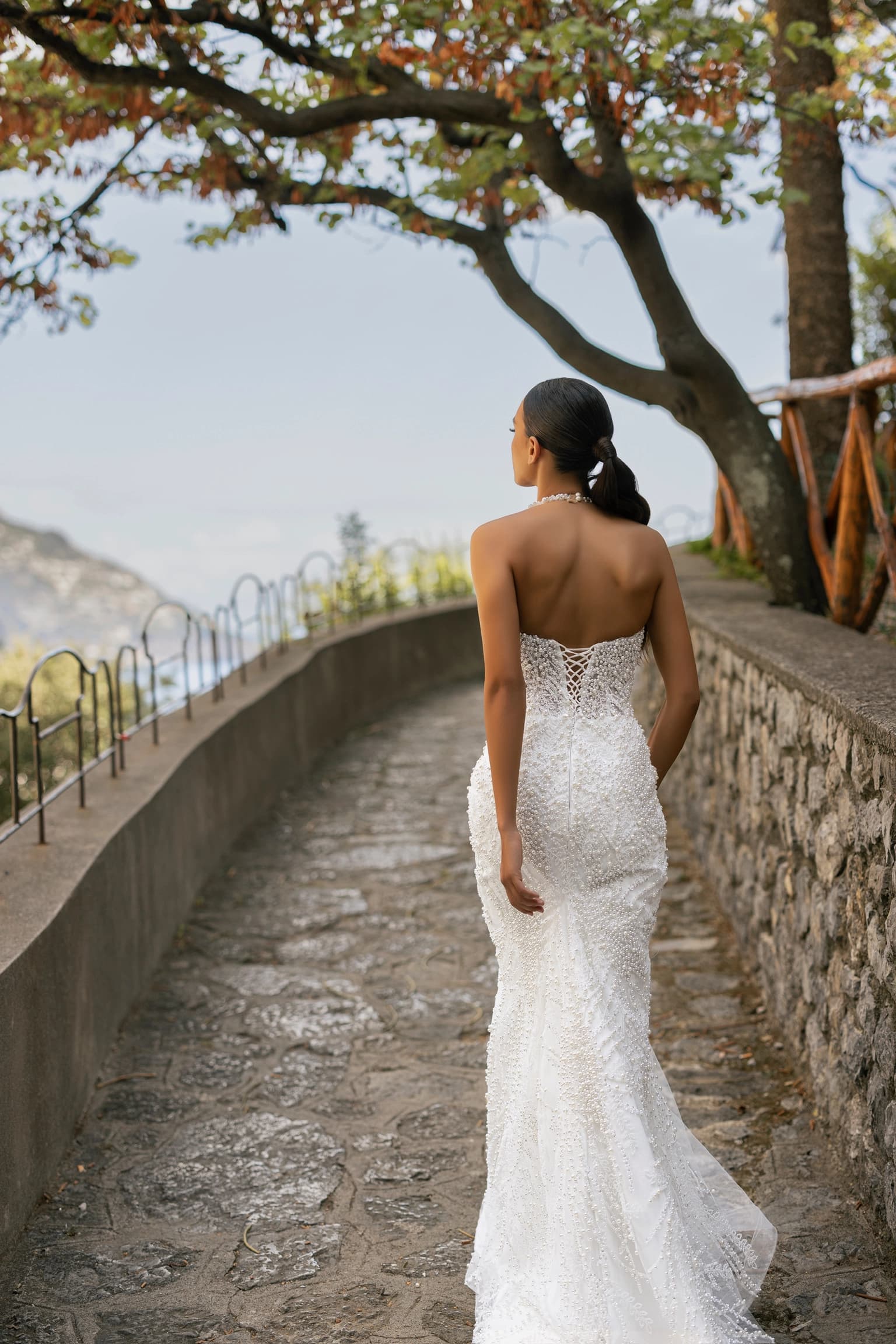 Détail de dentelle d'une robe Umel Couture