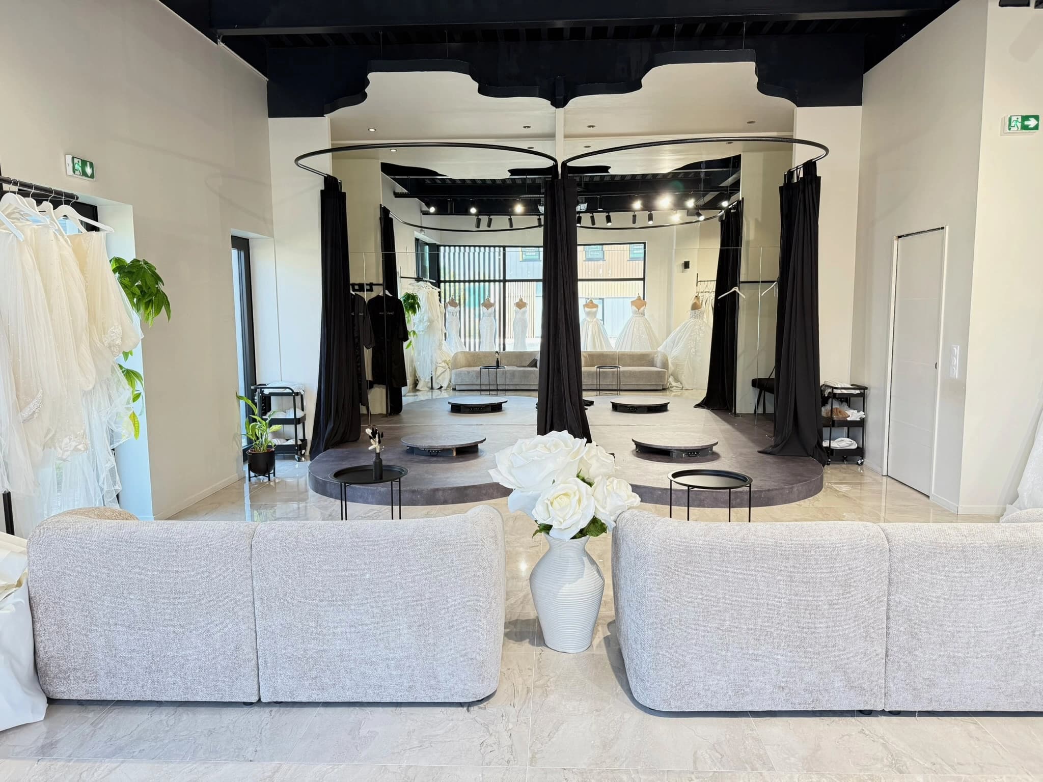 Salon d'essayage privé de l'atelier Umel Couture à Servon, Seine-et-Marne