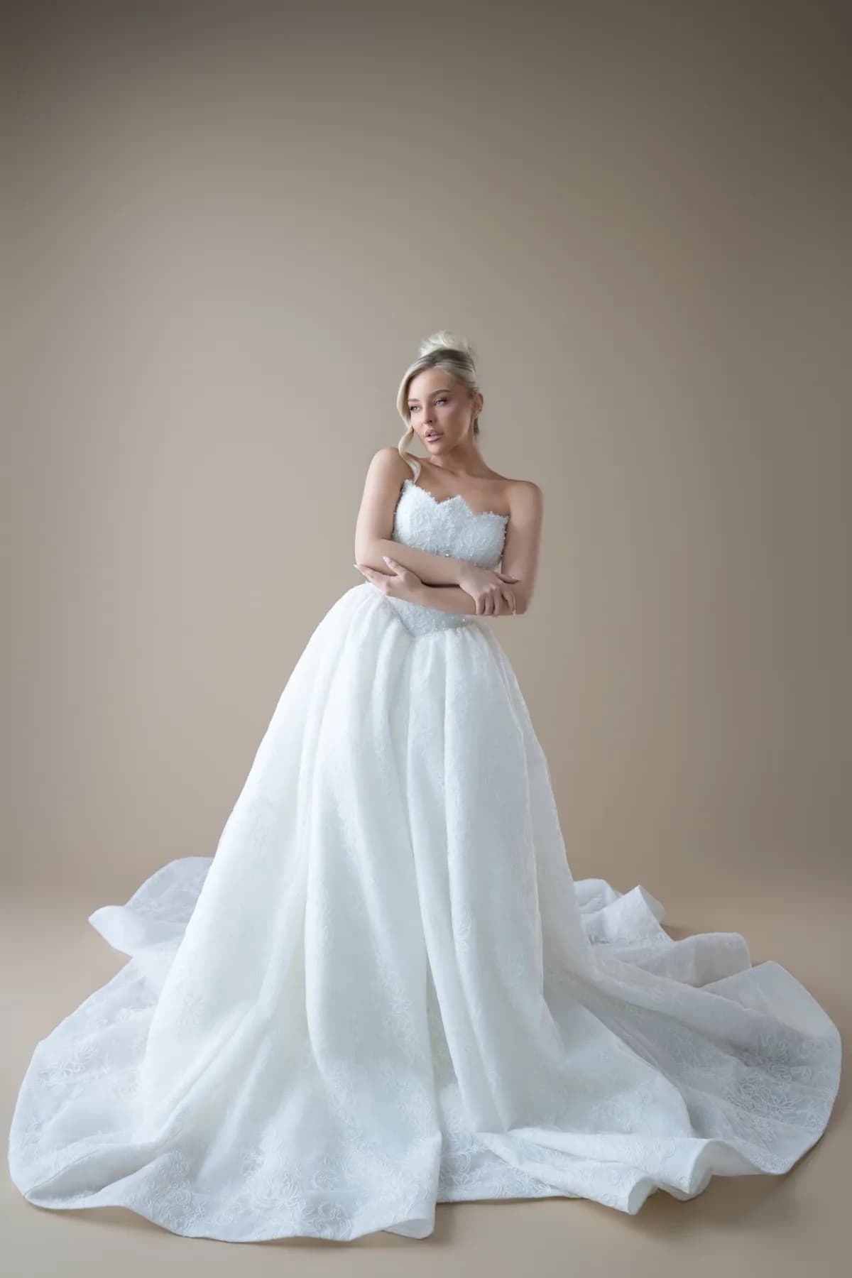 Robe princesse en dentelle, vue en pied